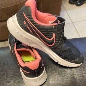 Nike Black and Pink Athletic Shoes with Cushioned Midsole